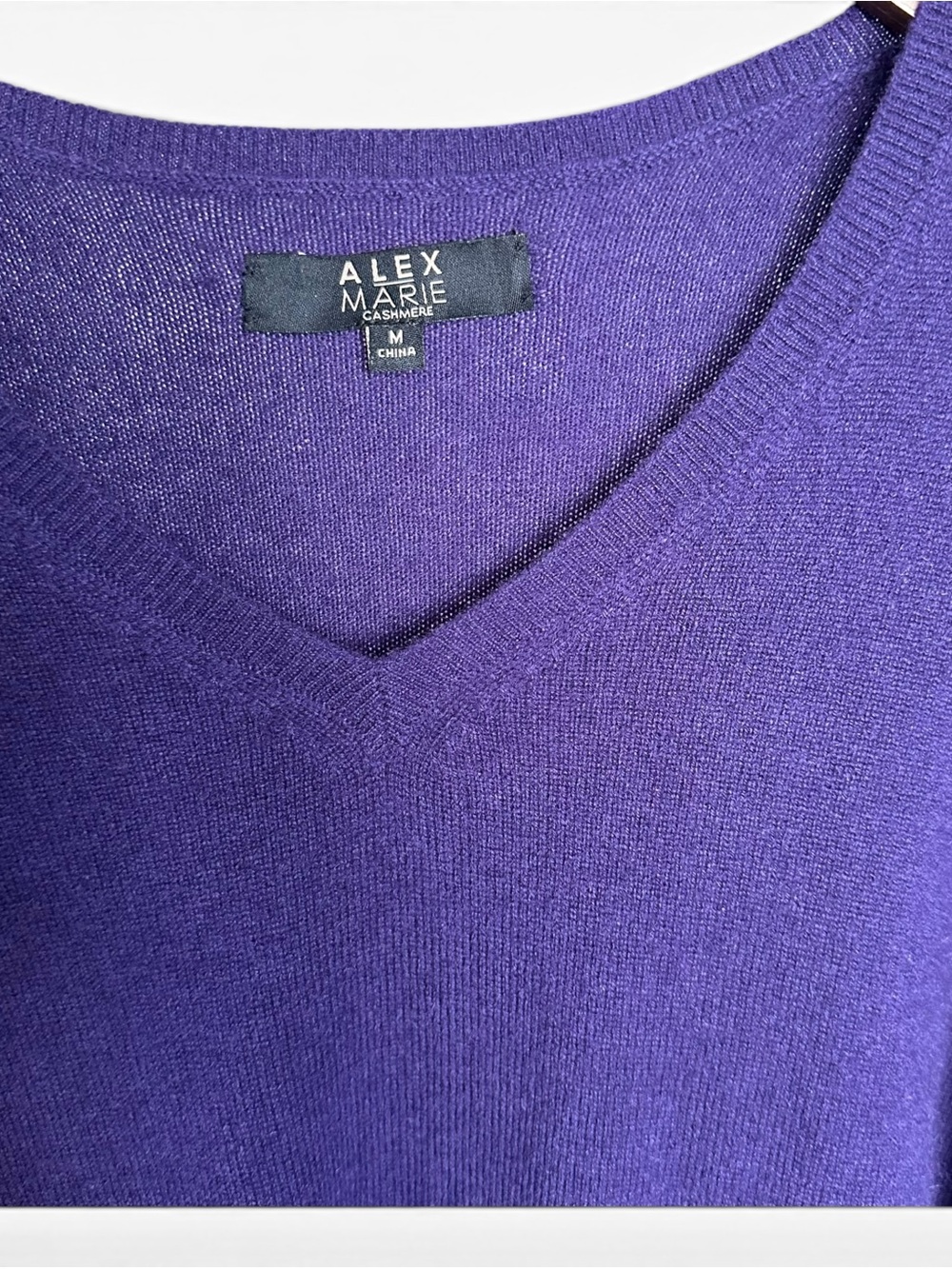Alex Marie Women's 100% Cashmere V-Neck Sweater in Purple -M - Picture 3 of 8